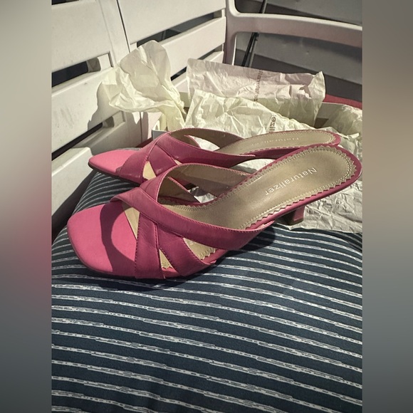 Naturalizer leather Sonya sandals•Color: Passion Pink •Size: 7.5W •NEW IN BOX - Picture 4 of 13